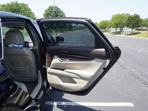 Used 2013 Cadillac XTS Premium FWD image 19