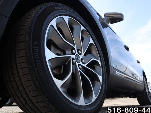 Used 2022 Lincoln Nautilus Reserve image 13