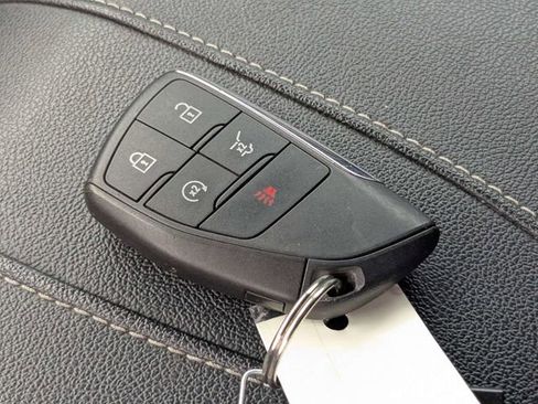 Used 2025 Chevrolet Traverse LT FWD image 26