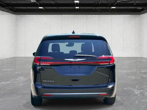 Certified 2023 Chrysler Pacifica Touring-L FWD image 6