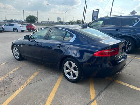 Used 2017 Jaguar XE RWD image 4