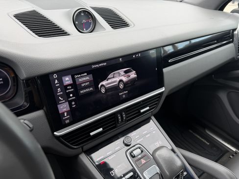 Used 2019 Porsche Cayenne AWD/4WD image 26