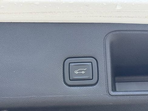 Used 2024 GMC Terrain SLT FWD image 32