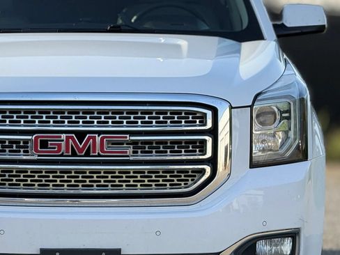 Used 2017 GMC Yukon XL SLT AWD/4WD image 12