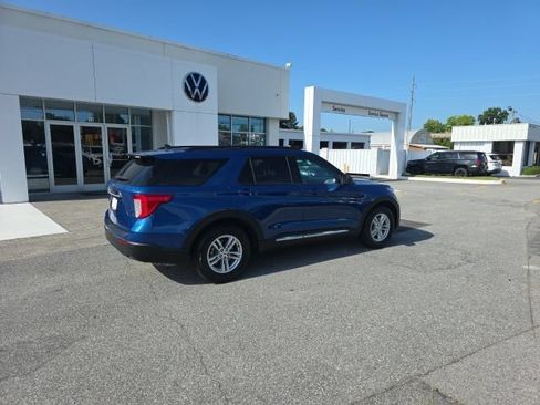 Used 2022 Ford Explorer XLT RWD image 2