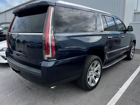 Used 2019 Cadillac Escalade ESV Luxury RWD image 5