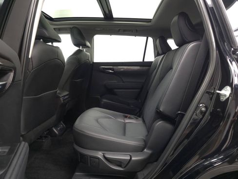 Certified 2024 Toyota Highlander Platinum AWD/4WD image 5