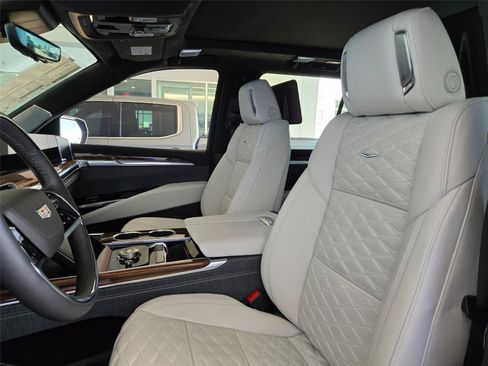 New 2026 Cadillac Escalade Platinum Sport w/ LPO, ONYX Package AWD/4WD image 29
