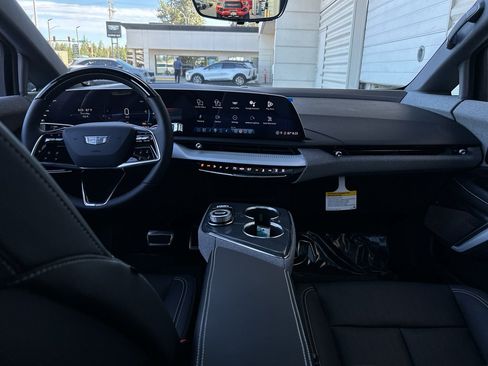 Used 2026 Cadillac Optiq Sport 2 AWD/4WD image 17