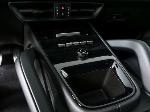 Certified 2026 Porsche Cayenne AWD image 19