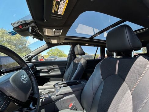 Used 2024 Toyota Grand Highlander AWD Hybrid image 12