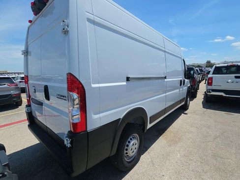 Used 2025 RAM ProMaster 2500 w/ Convenience Group FWD image 4