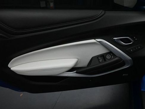 Used 2018 Chevrolet Camaro SS RWD image 10