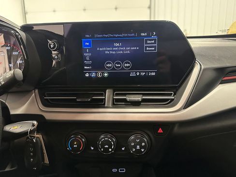 Used 2024 Chevrolet Trax RS FWD image 28