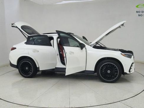 Used 2025 Mercedes-Benz GLC 300 4MATIC image 70