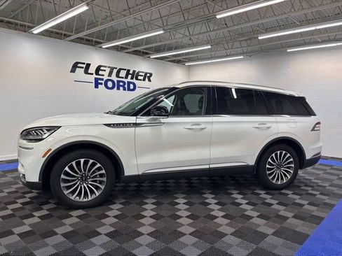 Used 2024 Lincoln Aviator Reserve AWD/4WD image 3