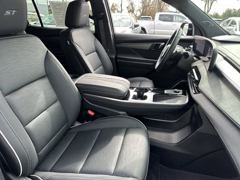 Used 2025 Buick Enclave Sport Touring w/ Super Cruise Package image 13