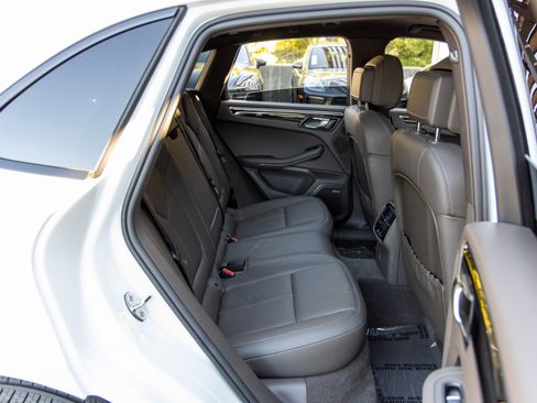 Certified 2025 Porsche Macan image 47