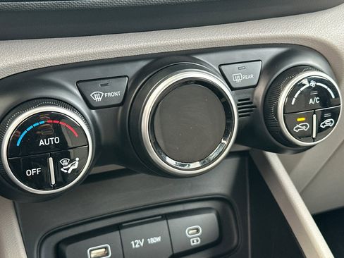 Used 2024 Hyundai Venue SEL image 23