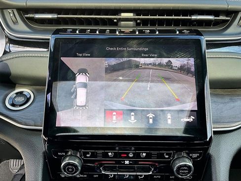 Used 2022 Jeep Grand Cherokee Overland w/ Advanced Protech Group III image 13