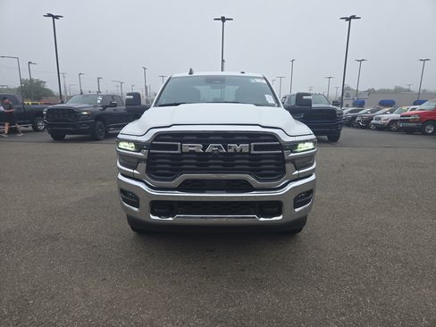 Used 2026 RAM 2500 Big Horn AWD/4WD image 2
