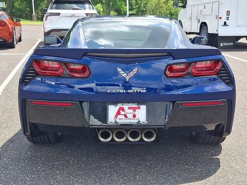Used 2017 Chevrolet Corvette Stingray Coupe RWD image 5