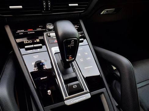 Used 2023 Porsche Cayenne image 11