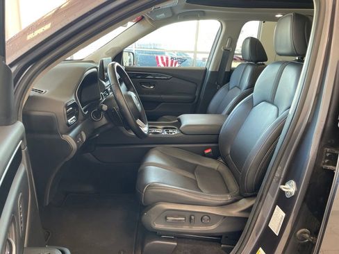 Used 2025 Honda Pilot Touring image 9