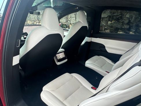 Used 2022 Tesla Model X image 51