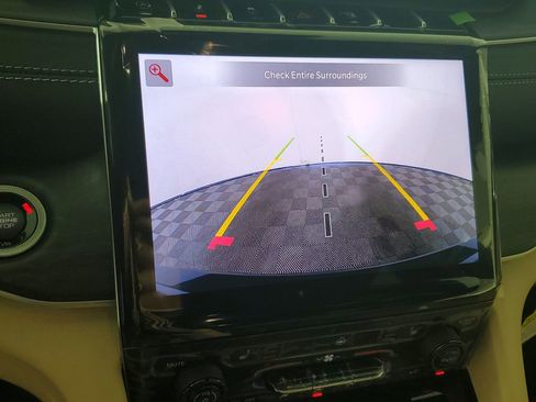 New 2025 Jeep Grand Cherokee Limited w/ Black Appearance Package image 17