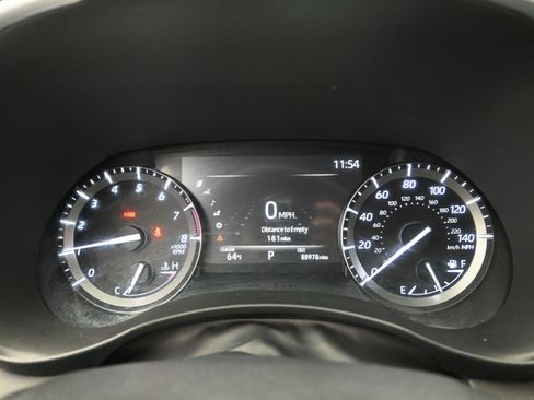 Used 2021 Toyota Highlander XLE FWD image 21