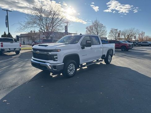 Used 2024 Chevrolet Silverado 2500 LT image 3
