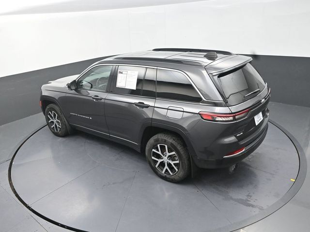 Used 2024 Jeep Grand Cherokee Limited AWD/4WD image 17