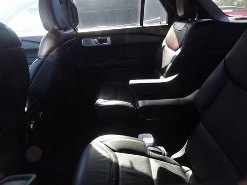 Certified 2020 Ford Explorer Platinum w/ Premium Technology Package image 8