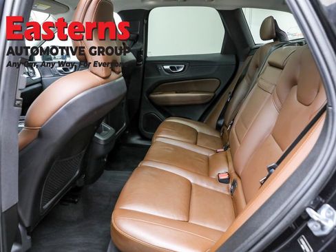 Used 2019 Volvo XC60 T5 Momentum w/ Multimedia Package image 31