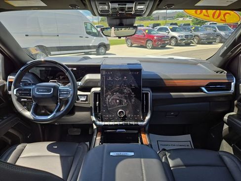 Used 2026 GMC Yukon XL Denali w/ Advanced Technology Package AWD/4WD image 3