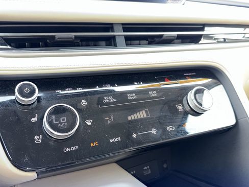 Used 2023 INFINITI QX60 Luxe w/ Cargo Package FWD image 6