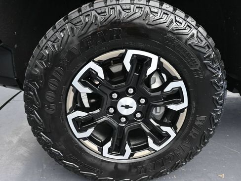 Used 2024 Chevrolet Silverado 1500 ZR2 w/ Technology Package AWD/4WD image 16