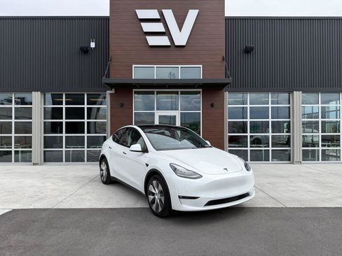 Used 2021 Tesla Model Y Long Range AWD/4WD image 1