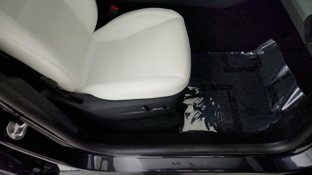 Used 2026 Tesla Model Y 2WD image 36