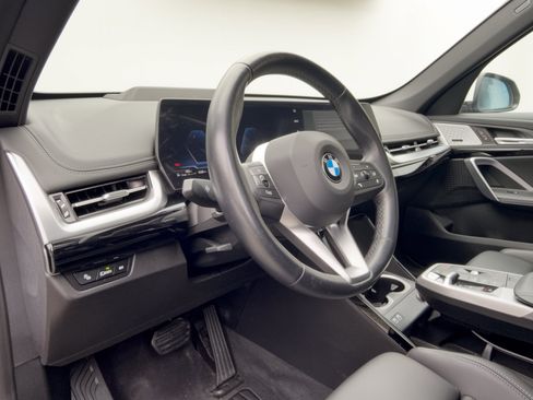 Used 2025 BMW X1 xDrive28i w/ Premium Package AWD/4WD image 4