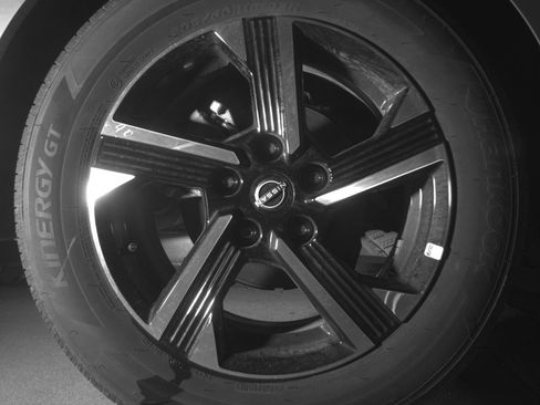 Used 2025 Nissan Sentra SV FWD image 15