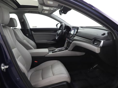 Used 2018 Honda Accord Touring image 11