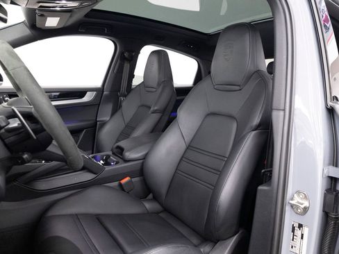 Certified 2026 Porsche Cayenne S AWD/4WD image 5