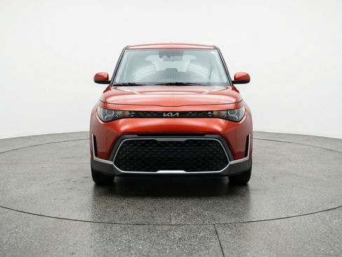 Used 2025 Kia Soul LX w/ LX Technology Package FWD image 2