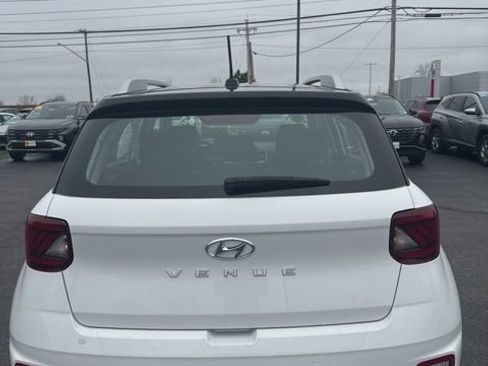 Used 2023 Hyundai Venue Limited w/ Cargo Package image 14