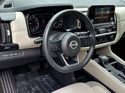 Certified 2024 Nissan Pathfinder SV w/ SV Premium Package FWD image 17