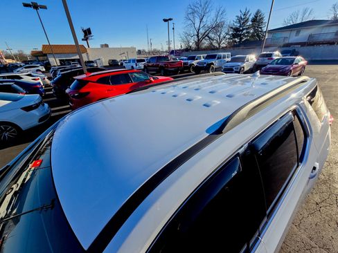 Used 2023 Chevrolet Traverse LT image 22