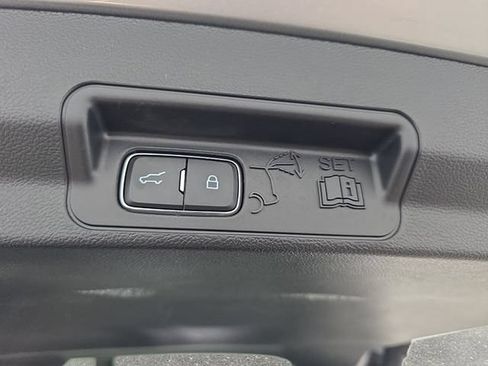 Used 2023 Ford Explorer XLT w/ Equipment Group 202A AWD/4WD image 33