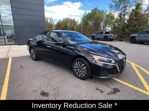 Used 2023 Nissan Altima 2.5 SV w/ SV Premium Package AWD/4WD image 8